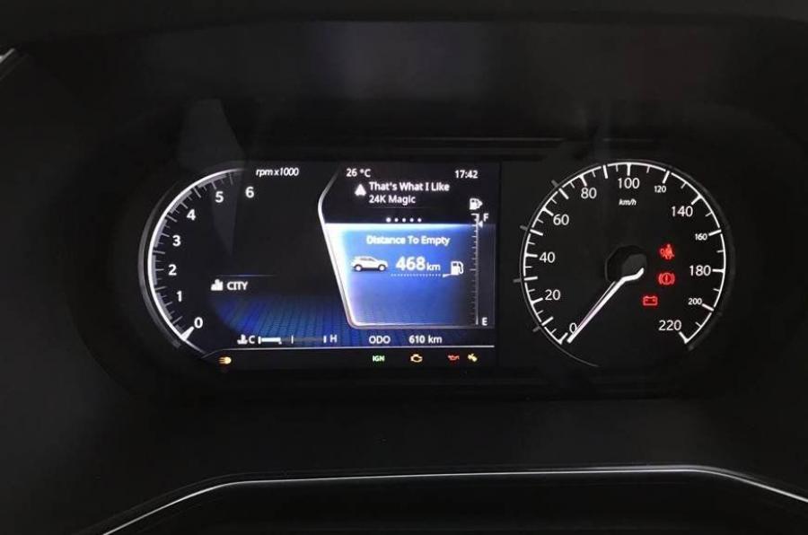 Панель приборов Tata Harrier 2018 года  (фото 12 из 60)
